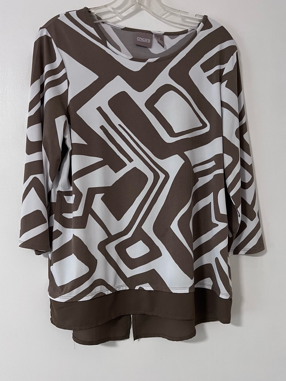 Chico’s Geometric Brown & White Abstract Top Women’s Size 1 (8/M)